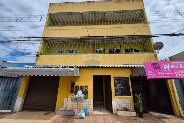 Prédio Comercial e Residencial à venda, em São Sebastião. Próximo ao mercado União e parad