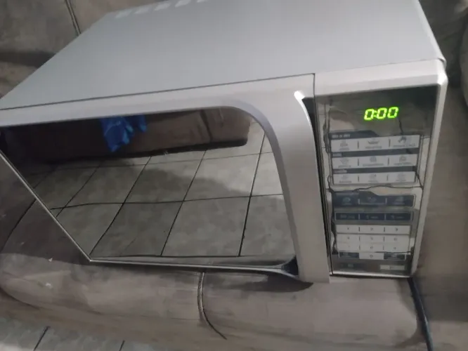 Vendo microondas Midea funciona tudo certinho tenho vídeo dele funcionando