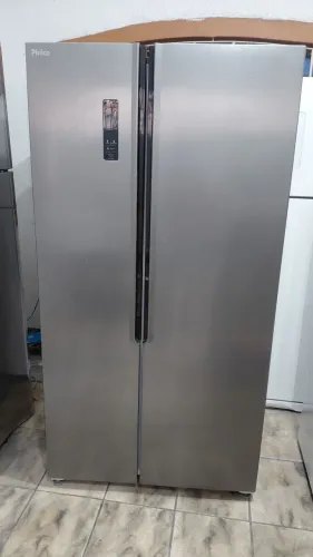 Vendo geladeira philco semi nova em bom funcionamento.