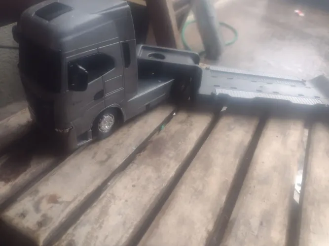 Caminhão brinquedo
