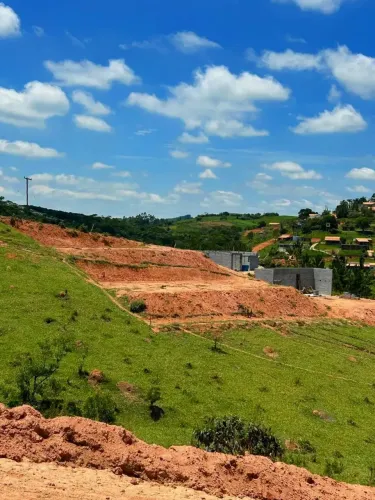 LOTES AMPLOS EM IGARATÁ/SP