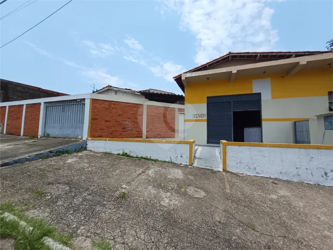 Salão Comercial com Casa no Jd dos Estados em Sorocaba 327m²