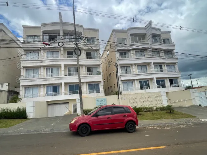 Otimo apartamento com 02 quartos , cozinha com armarios em uvaranas