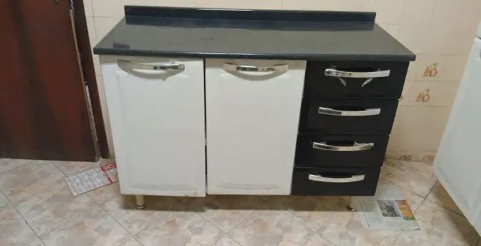 Armário de cozinha Itatiaia em ótimo estado.