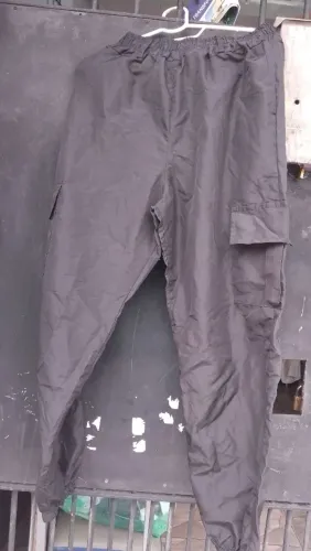 Calça cargo co 2 bols lateral