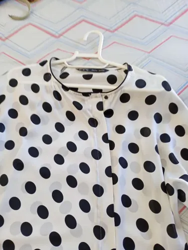 Blusa feminina em seda pura da marca zara Tam M em zíper na frente semi nova.