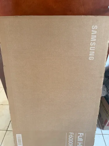 Televisão Samsung 43 polegadas lacrada, valor de nota 1700, faço 1400