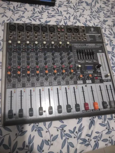 Mesa de som behringer