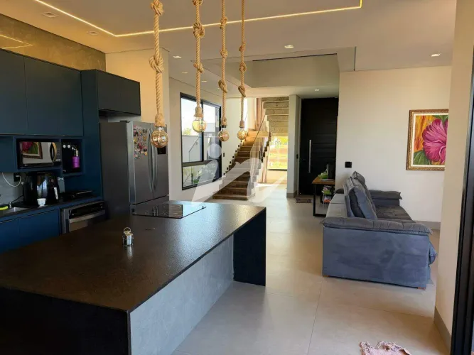 Casa residencial à venda no Bairro Novo Mundo, Uberlândia: 3 suítes, piscina e espaço gour
