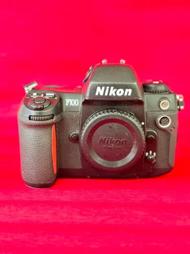 Câmera Analógica Nikon F100