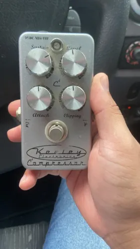 Keeley compressor 4 knobs