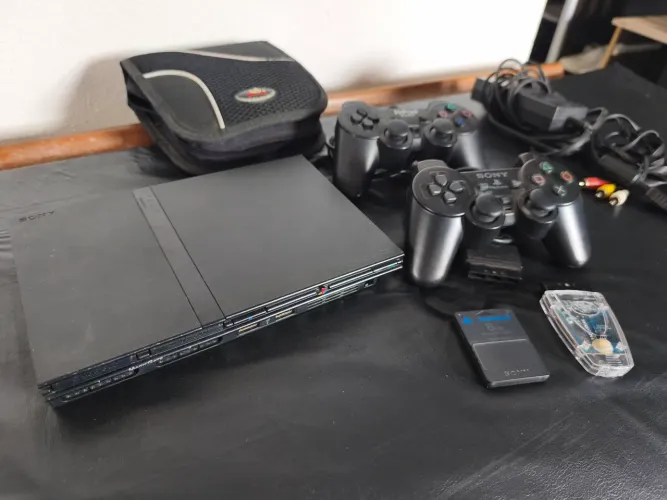Ps2 slim em excelente estado de conservação! Com 31jogos, todos cabos, 1memorycard,2 manet