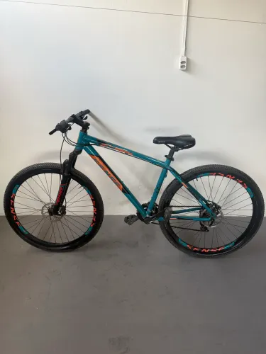 BIKE ARO 29 freio hidráulico câmbio shimano