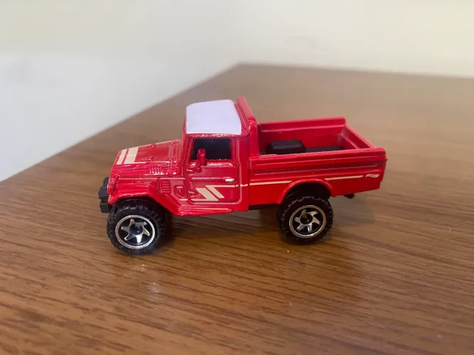 Carrinho Hotwheels Toyota Land Cruiser Vermelho Silver Séries Loose Novo 164