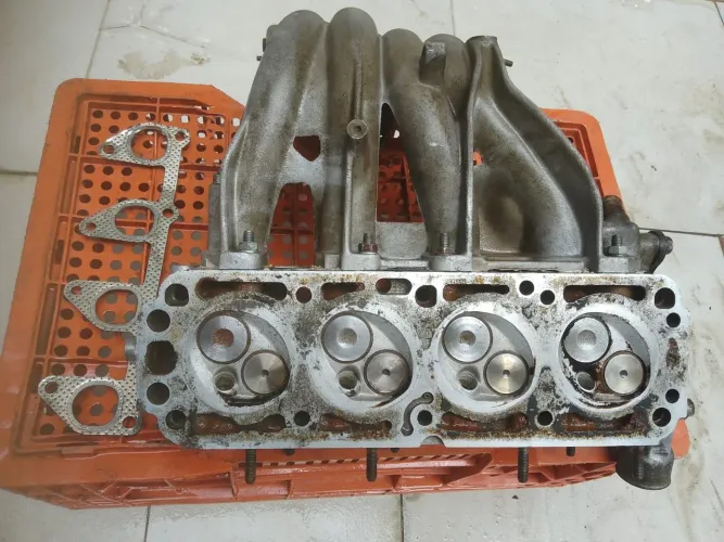 Cabeçote  de corsa 1.0 com Admissão  excelente estado.