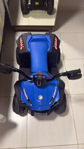 Carro infantil elétrico