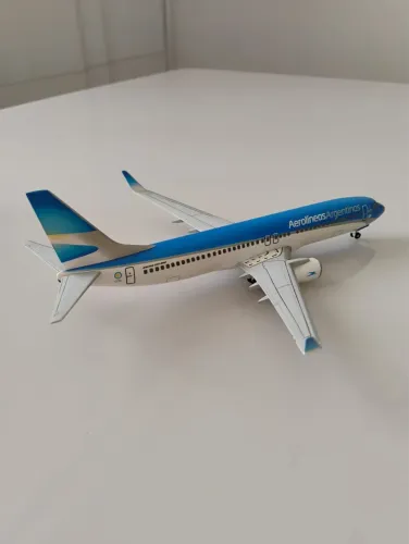 Boeing 737-800 Aerolineas Argentinas escala 1:200