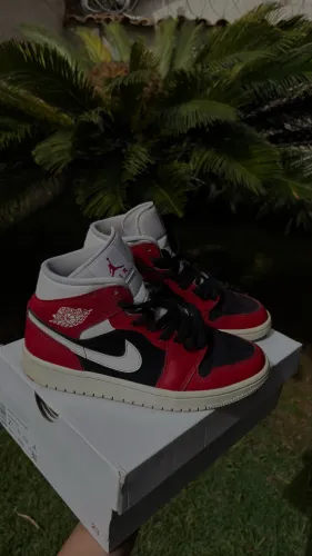 Tênis Nike Air Jordan 1 mid gym red black - Original