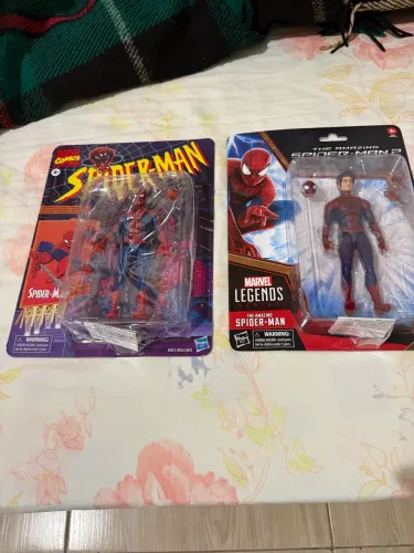 Dois bonecos do homem aranha, original, hasbro, lacrado.