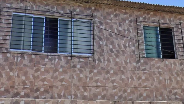 Janelas 2x1 e 1x1 com Grades (Aranhas) - Ótimo Estado