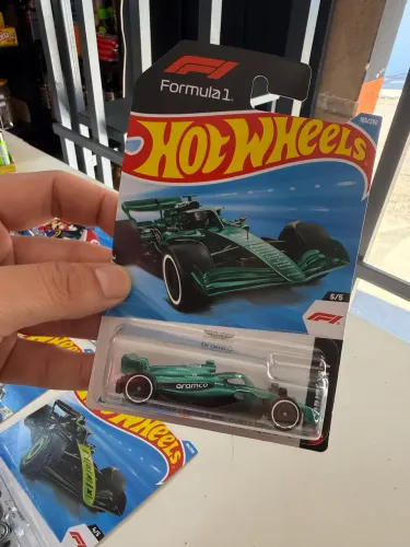 Hot wheels fórmula 1 aston martin 