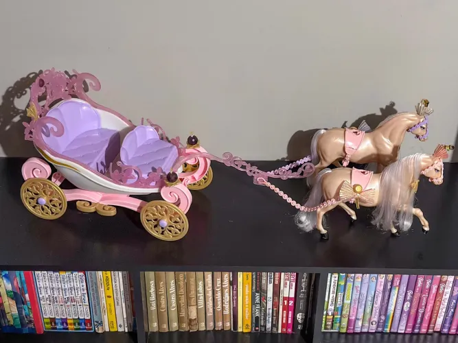 Carruagem Barbie a Princesa e a Plebeia 