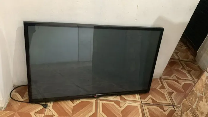To vendo uma televisão
