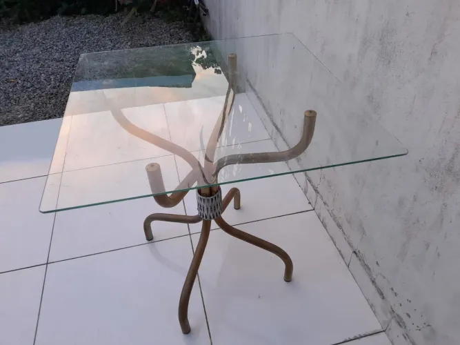 Mesa de tampo de vidro