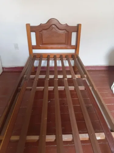 Vende de cama de solteiro