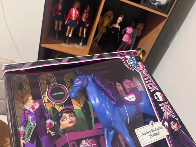 Monster High Diretora sem cabeça LACRADA