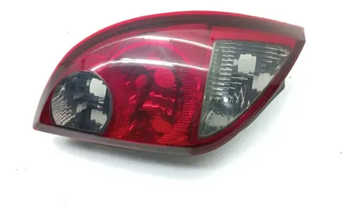 Lanterna Traseira Esquerda Fumê Chevrolet Celta 2012 Esquerdo/motorista Vermelho