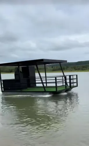 Flutuante (catamarã) documentado pela marinha