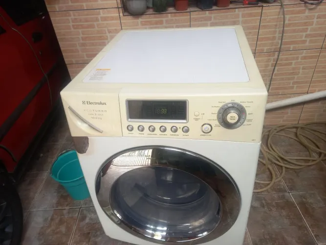 Maquina de lavar roupas lava e seca eletrolux