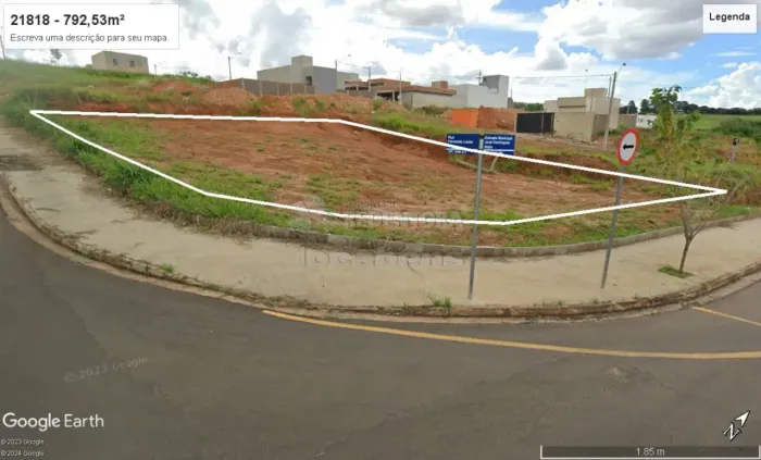 Ótima área no Colina Azul com 792m²