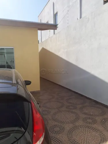 Excelente casa com piscina no Vila Branca - 02 dormitórios