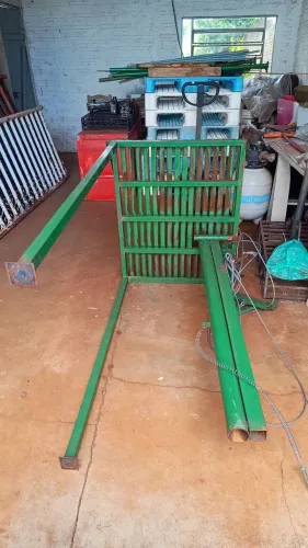Estrutura de Tirolesa Infantil / Playground em Ferro Reforçado