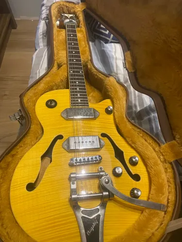 Guitarra semi acústica Epiphone Wildcat