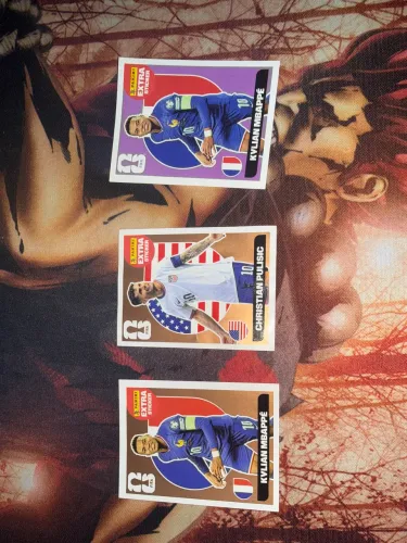 Figurinha Legend Dourada e Roxa Mbappé e Pulisic