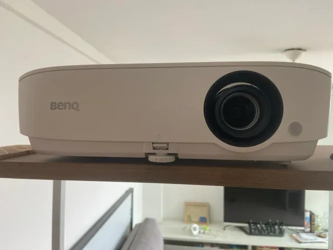 Projetor BenQ com tecnologia DLP