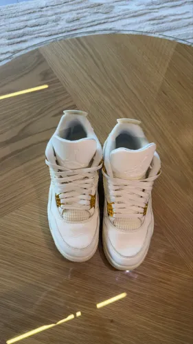 Air Jordan 4 Metallic Gold