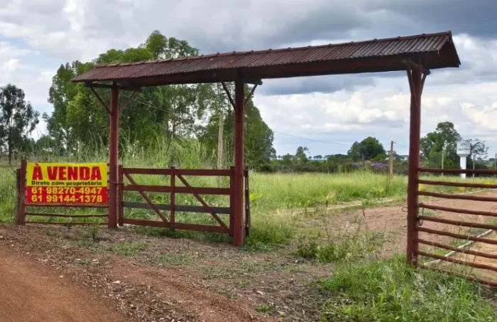 Chácara escriturada, beira do asfalto - Alexânia GO 4 hectares