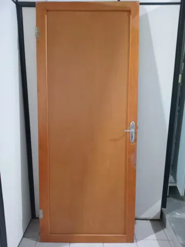 Porta de madeira com fechadura comum e chave comum (IDEAL PARA INTERIOR DA CASA)