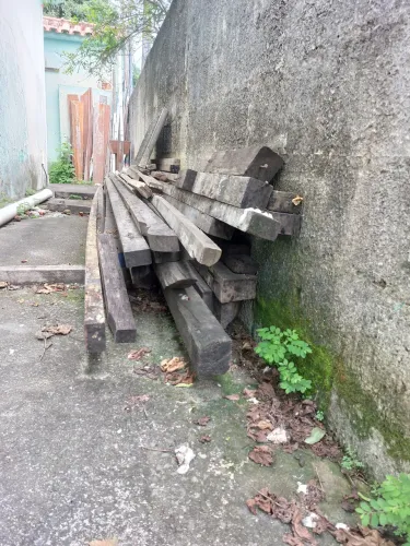 Vendo Lote de Caibros, Réguas e Madeiras - Levar Tudo!