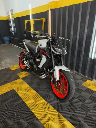 MT 09