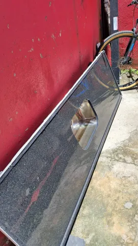 Vende-se balcão de pia da cozinha e uma de banheiro. .