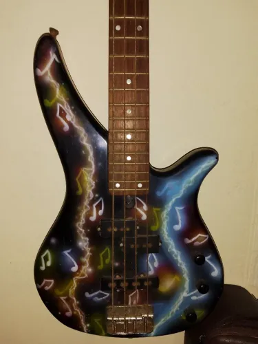 Baixo YAMAHA VALOR 250$