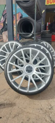 Rodas aro 24 furação 6x129 com pneus novos 