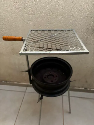 Churrasqueira de Roda de Ferro