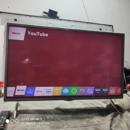 Tv 32 polegadas smart, perfeito funcionamento pouco uso , com 3 meses de garantia 
