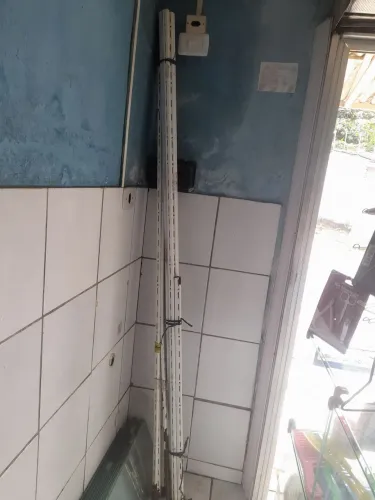 Suporte ( trilho)Para prateleira de farmácia.
